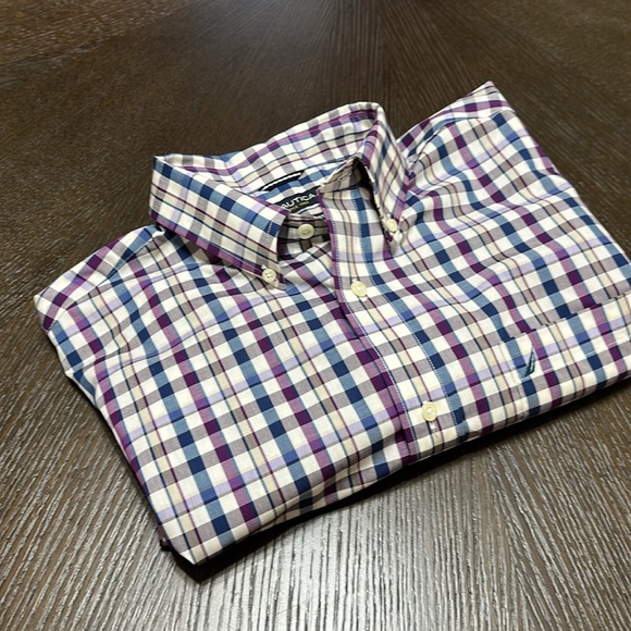 Nautica Men's Wrinkle-Resistant Blue, White, Purple Plaid Button Down‎ Shirt - Picture 15 of 16